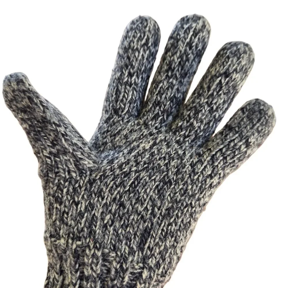 Hand Knit Artisan Wool Gloves Gray Sweater Knit NWOT Small